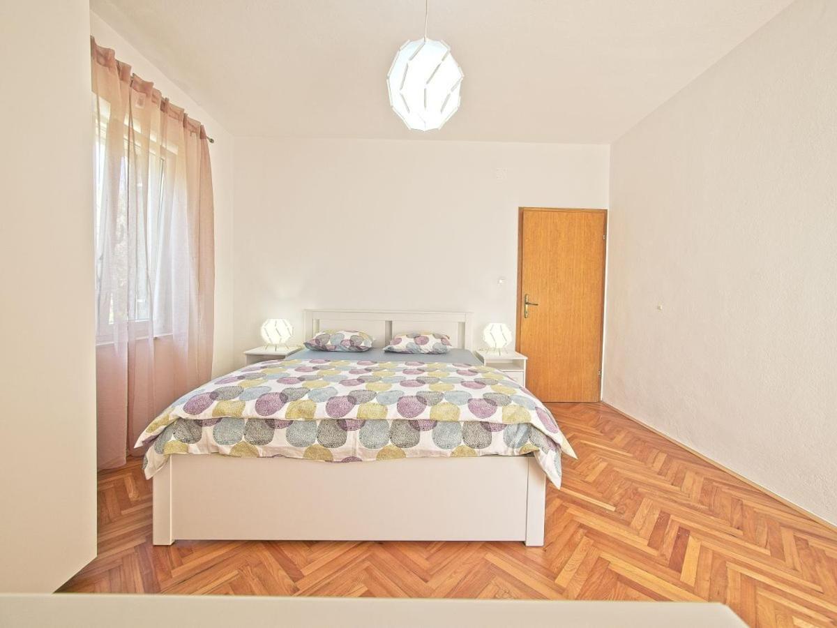 Apartman Nikica พอสติรา ภายนอก รูปภาพ