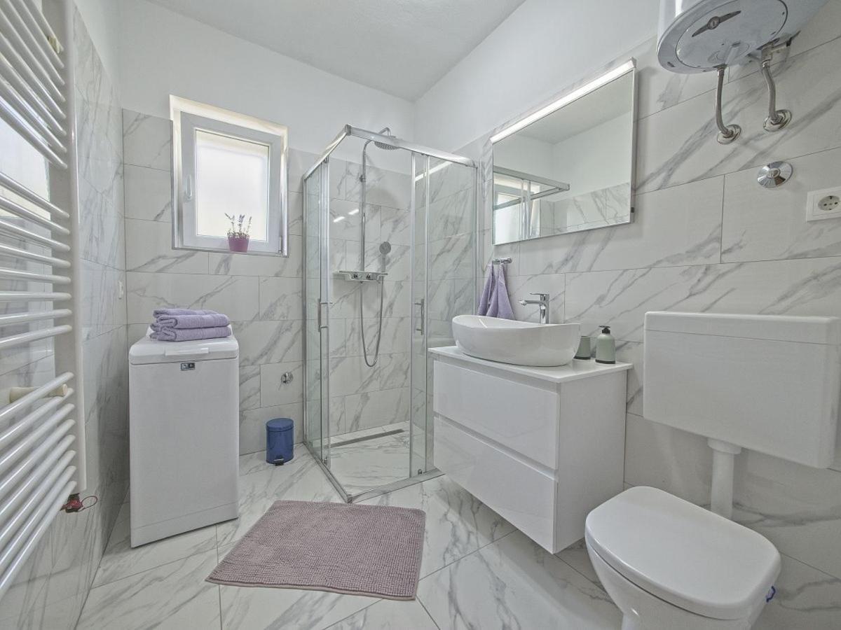 Apartman Nikica พอสติรา ภายนอก รูปภาพ