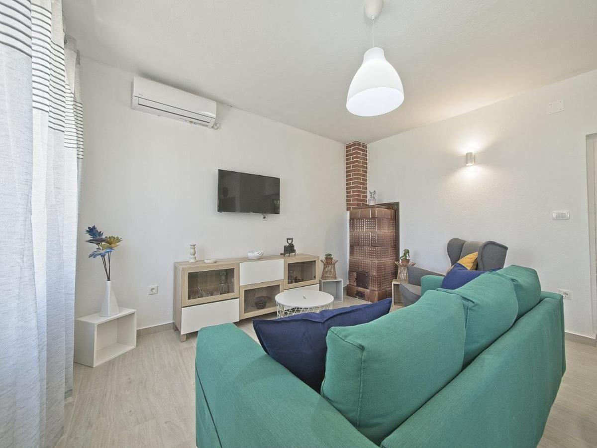 Apartman Nikica พอสติรา ภายนอก รูปภาพ