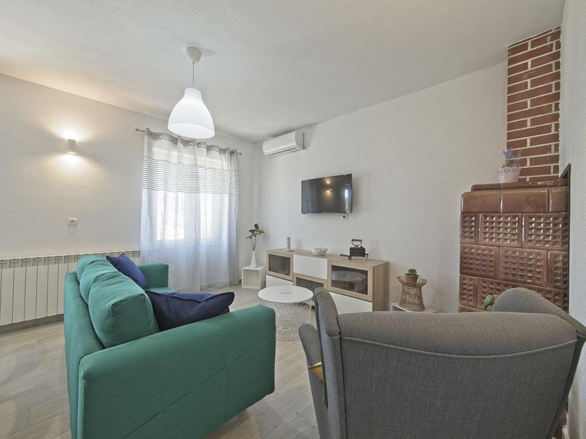 Apartman Nikica พอสติรา ภายนอก รูปภาพ