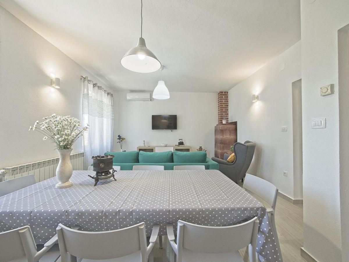 Apartman Nikica พอสติรา ภายนอก รูปภาพ